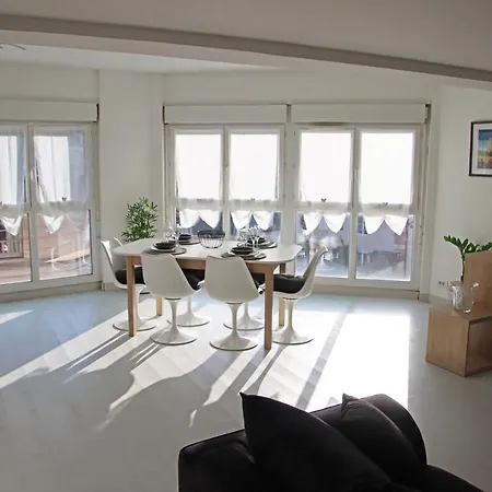 Gina Hyper-centre 2-4 P *