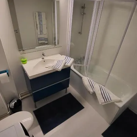 Gina Hyper-centre 2-4 P *