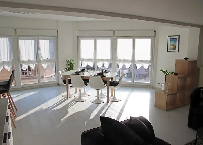 Gina Hyper-centre 2-4 P *