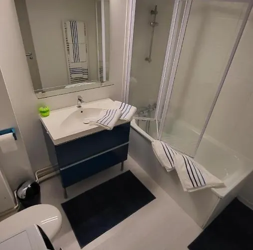 Gina Hyper-centre 2-4 P *